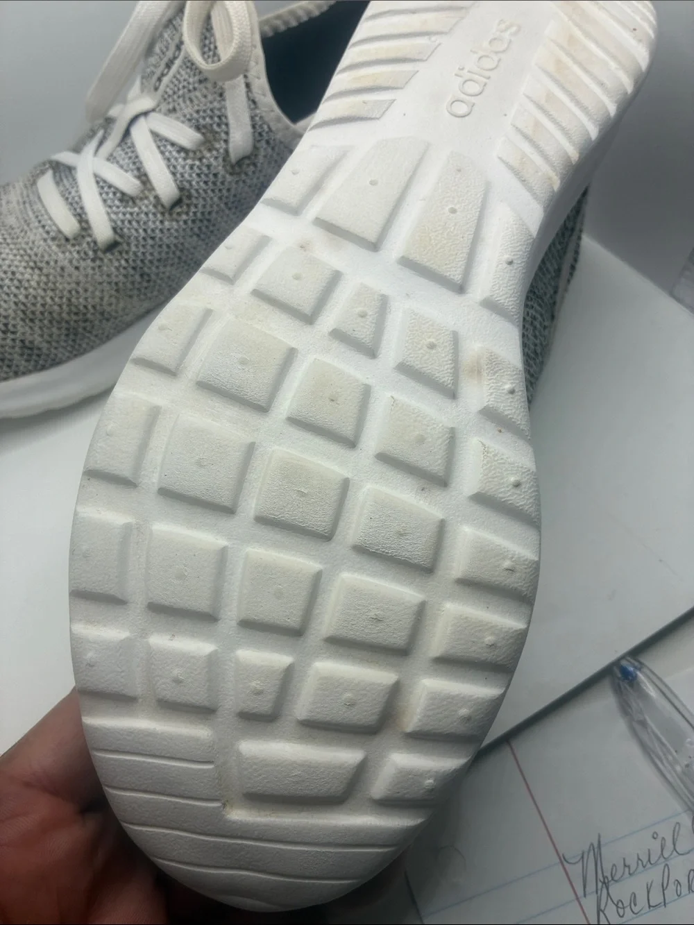 ADIDAS WOMENS RUNNING SHOE/ COMFORT FIT/ SLIDE ON/ LACE FRONT DESIGN /. SIZE 8